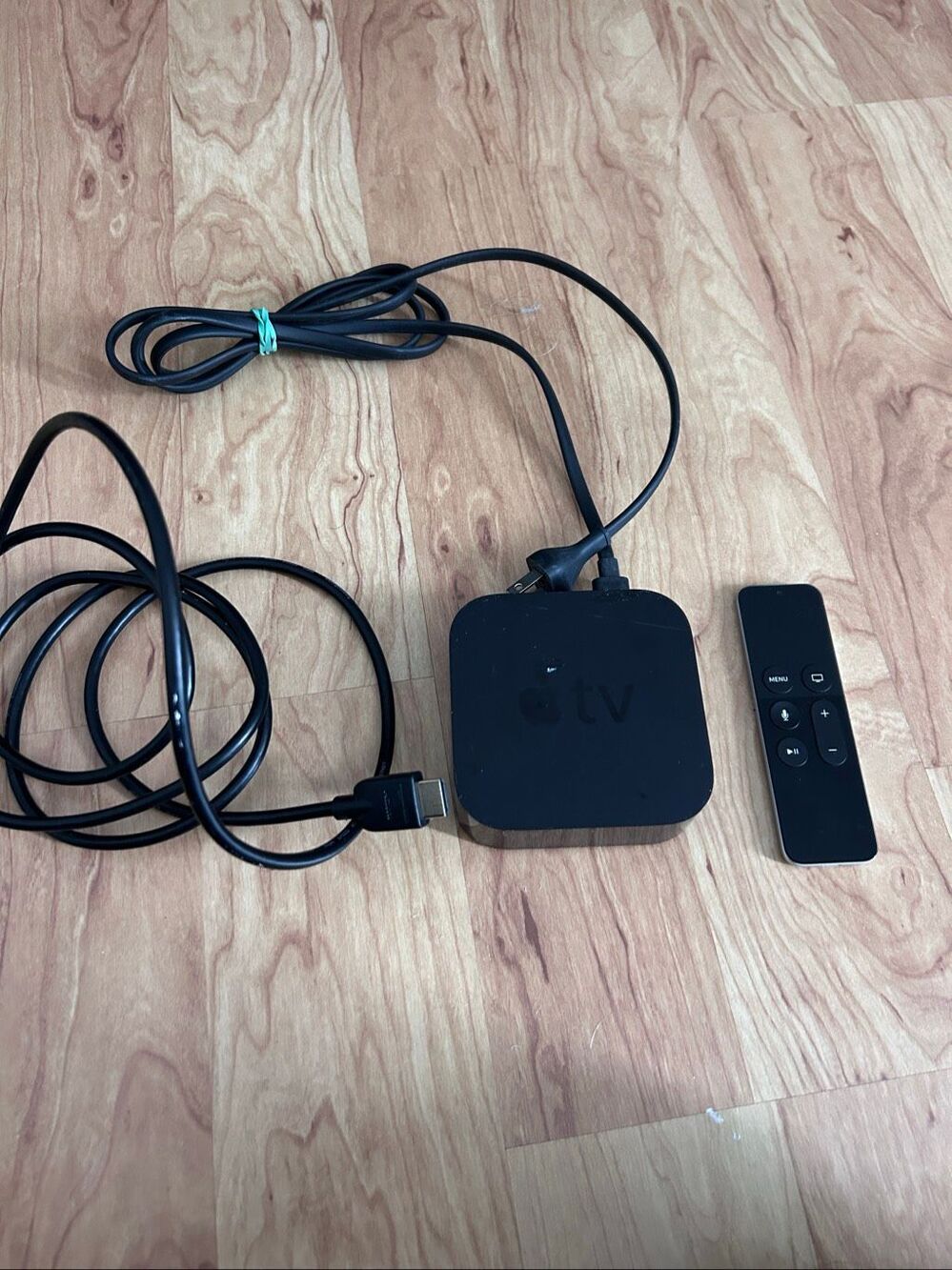 Apple TV (4th Generation) HD Media Streamer - A1625 - With Siri Remote